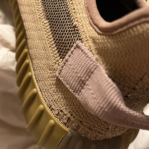 YEEZY BOOST 350 V2 - Picture 13 of 16